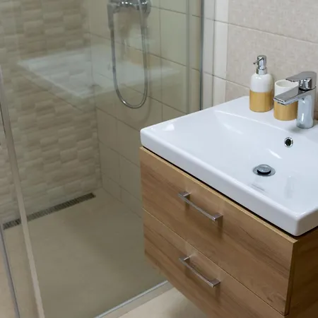 Luxusni Nmnm Essence * Nove Mesto na Morave